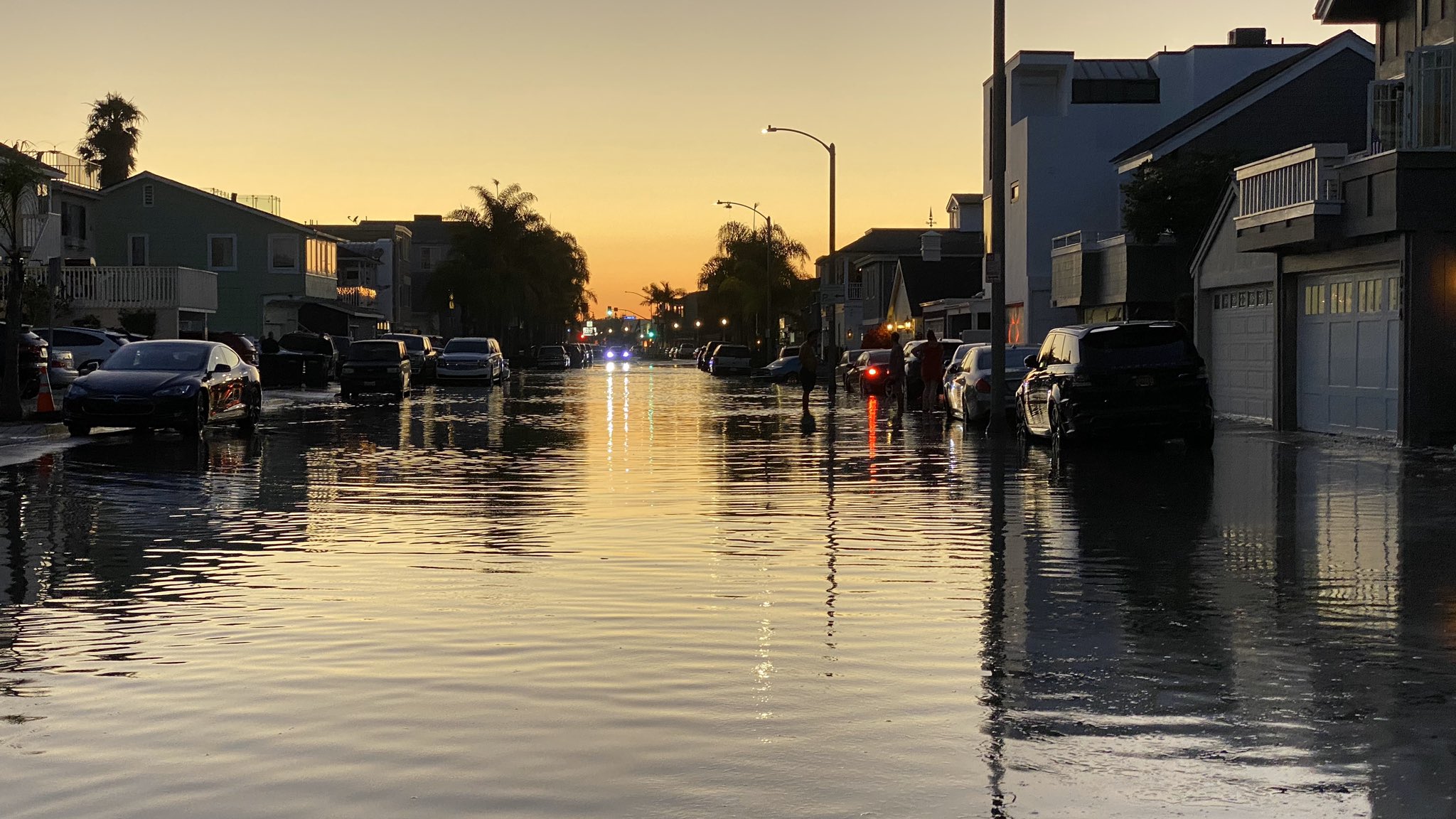 Higher, wider berm stops flooding in Newport Beach on Saturday night